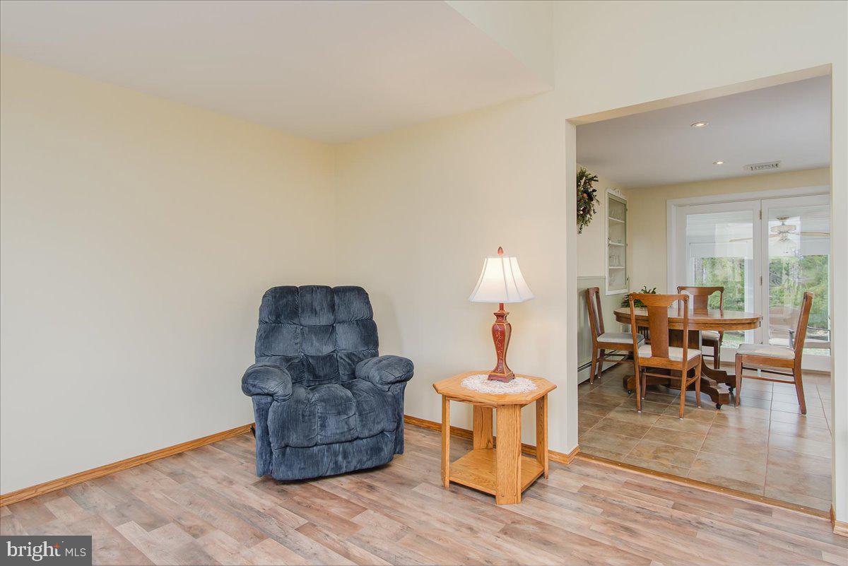 Living room Pic 4
