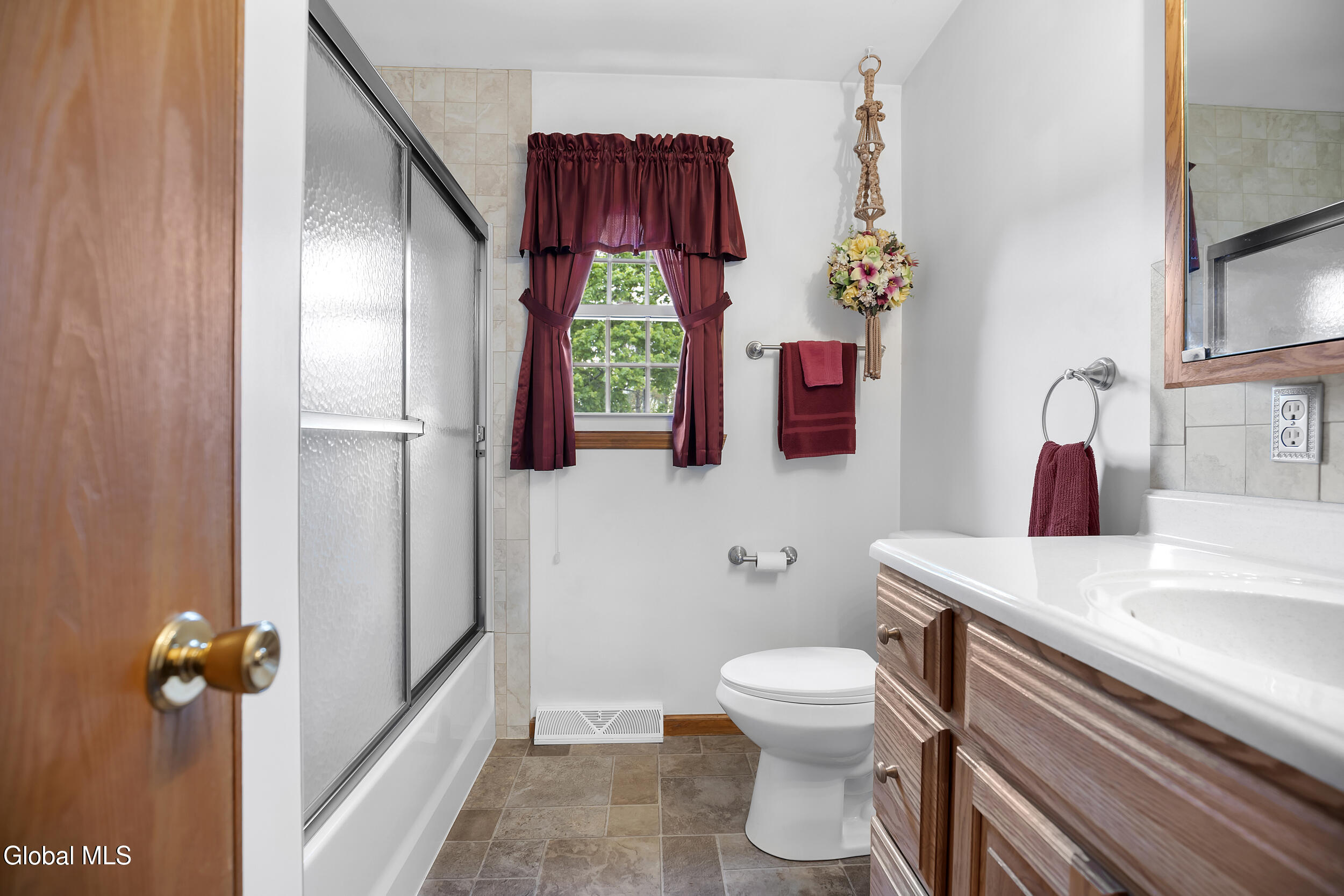 243 Shereen Court Rotterdam, NY 12304 - Photo 23 of 47 23_243 shereen ct schenectady