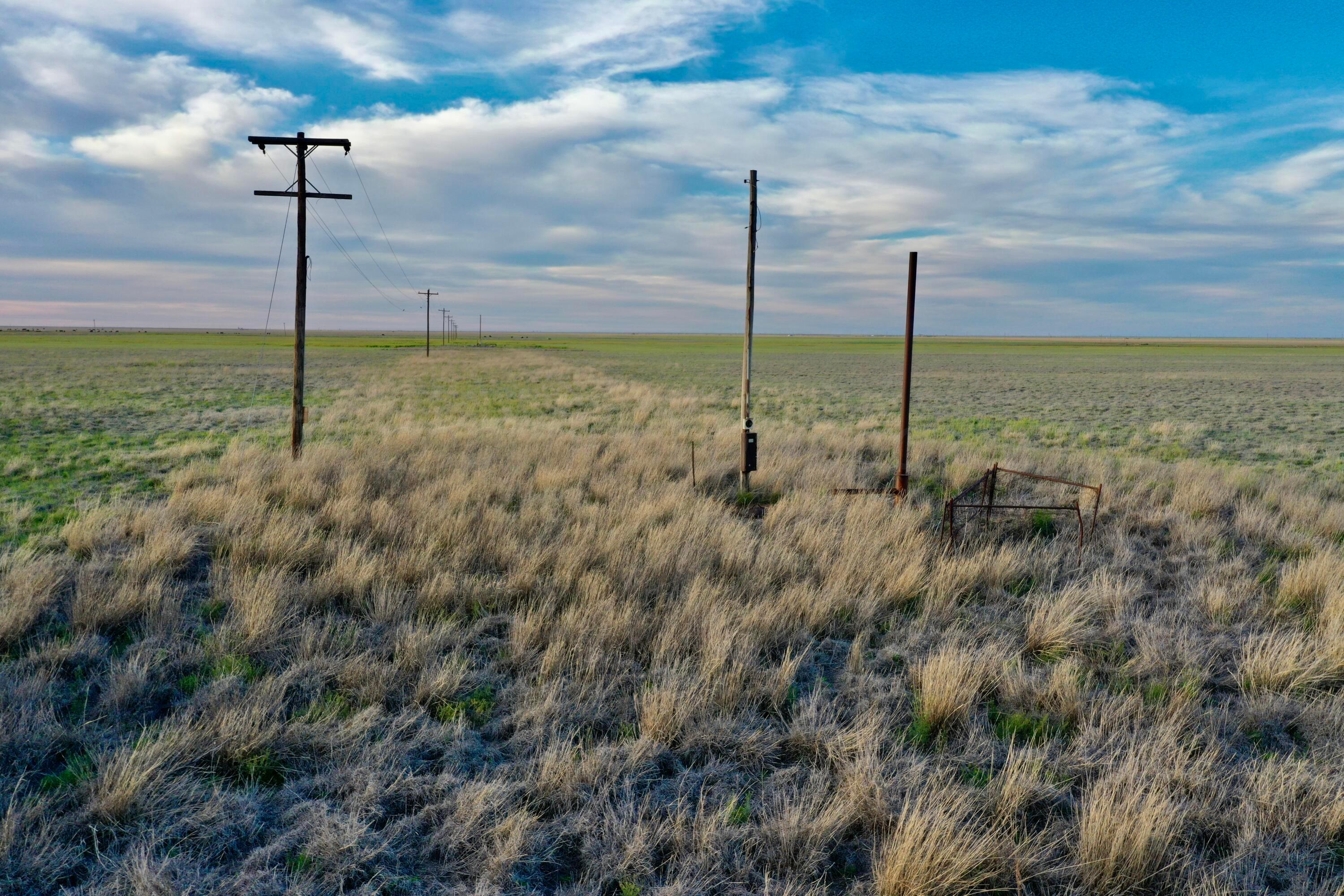 6675 Highway 86 Tulia, TX 79088 - Photo 37 of 68 a view of an empty room with a fountain