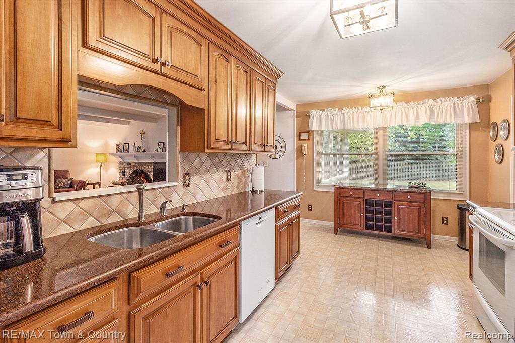 6170 Kings Scepter Road Grand Blanc, MI 48439 - Photo 9 of 34