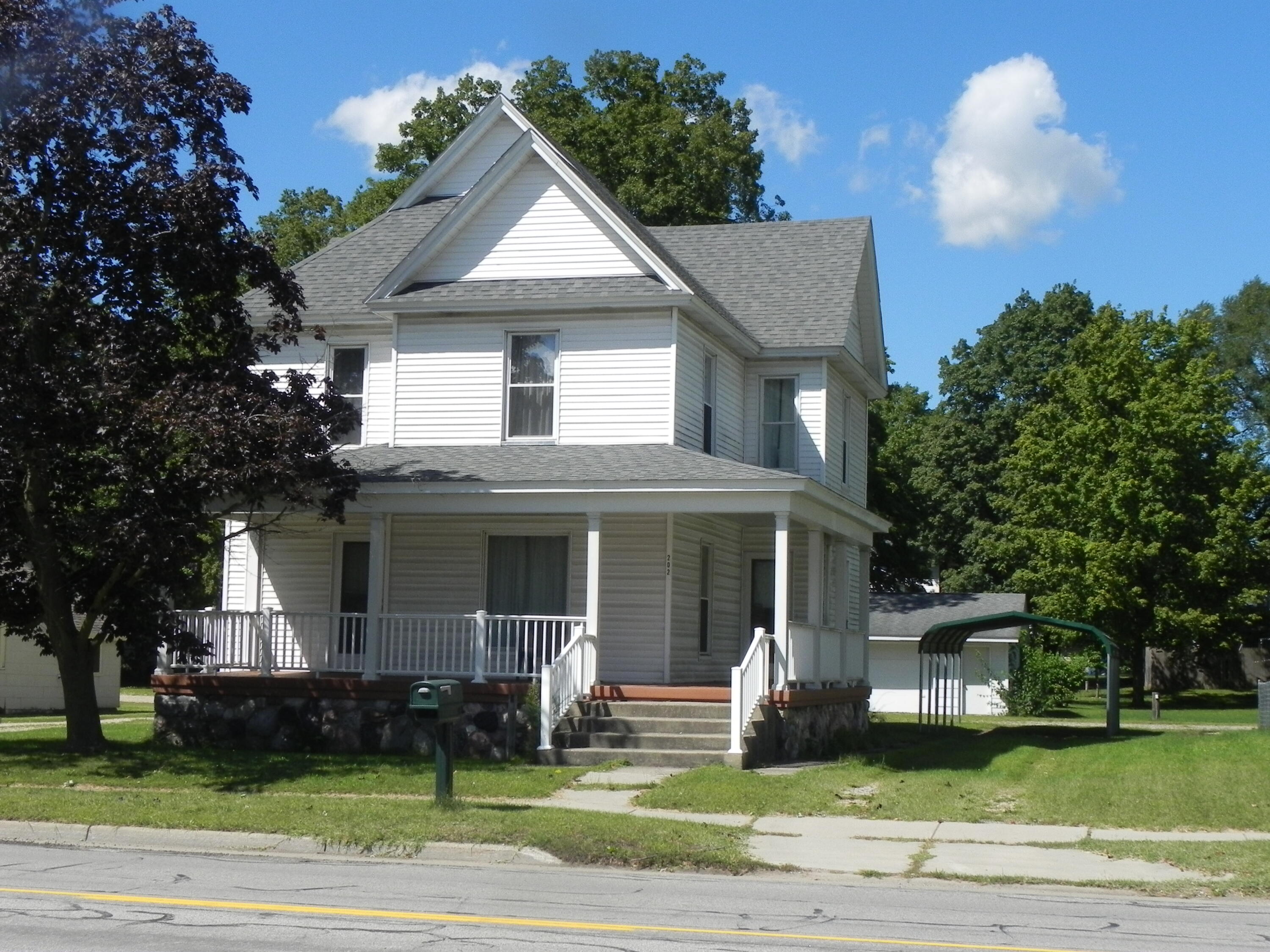 202 West Delaware Street Decatur, MI 49045 - Photo 1 of 20 DSCN8307