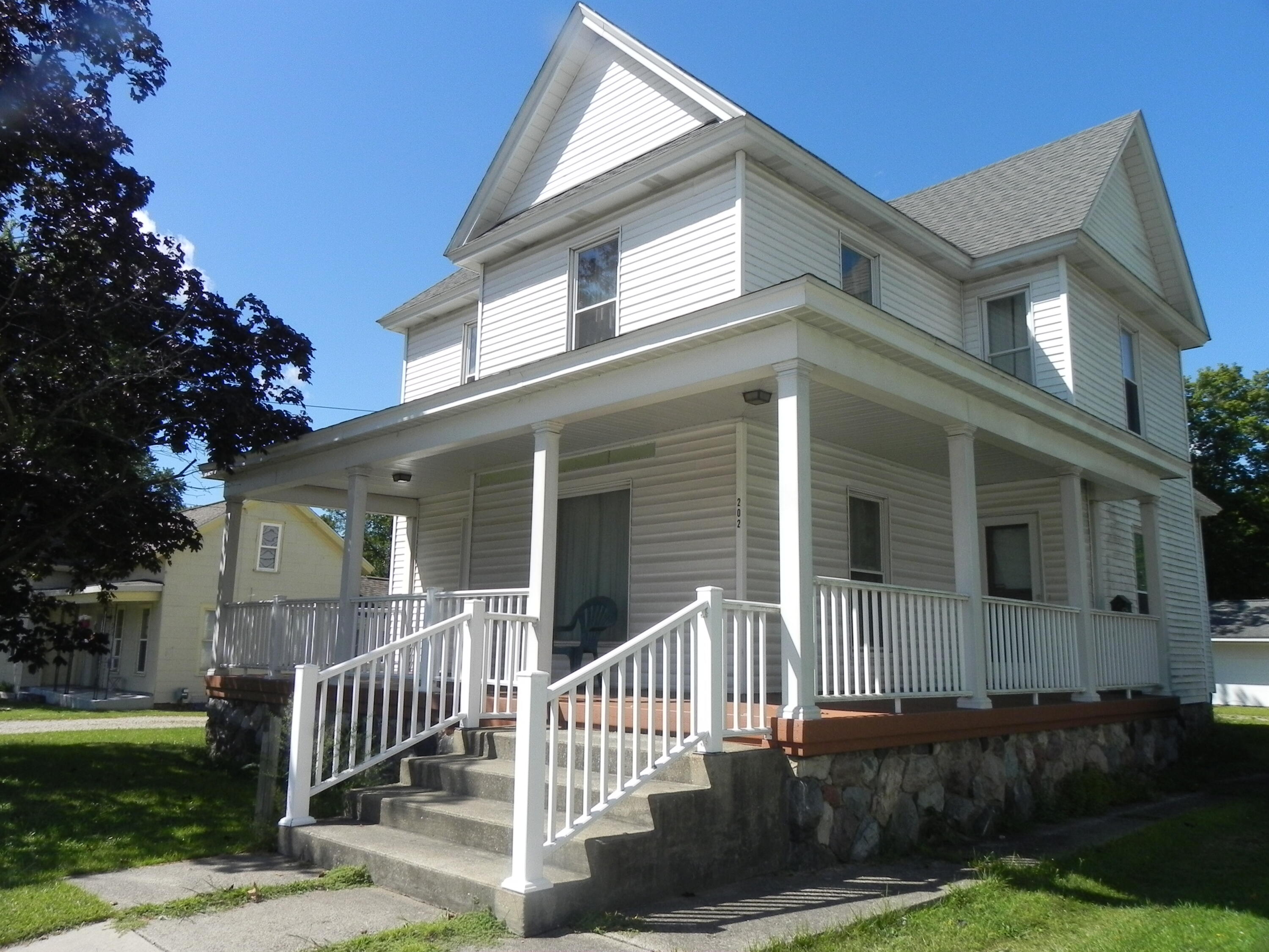 202 West Delaware Street Decatur, MI 49045 - Photo 2 of 20 DSCN8304