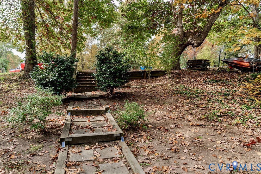 8603 Boones Bluff Mews, Unit MEWS Chesterfield, VA 23832 - Photo 39 of 46 a wooden bench sitting in the middle of a garden