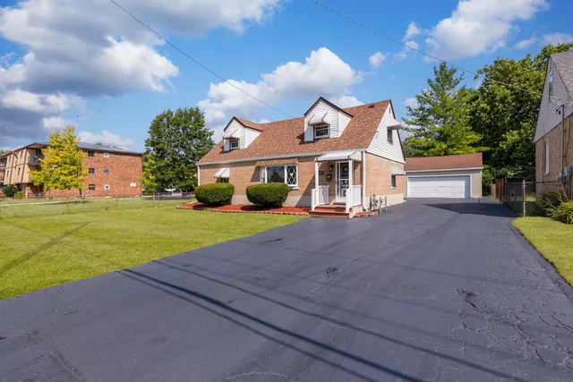 $340,000 | 6856 West Crandall Avenue, Worth, IL 60482