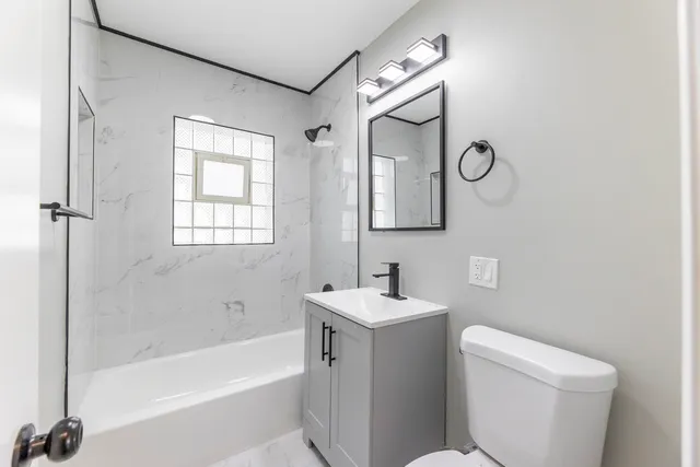 $340,000 | 6856 West Crandall Avenue, Worth, IL 60482