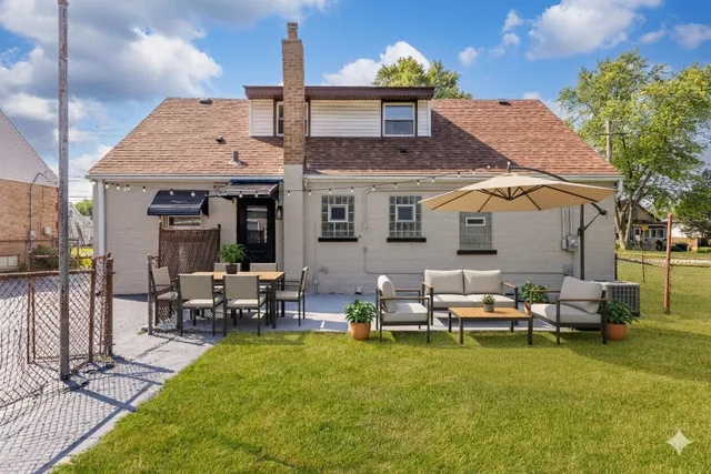 $340,000 | 6856 West Crandall Avenue, Worth, IL 60482