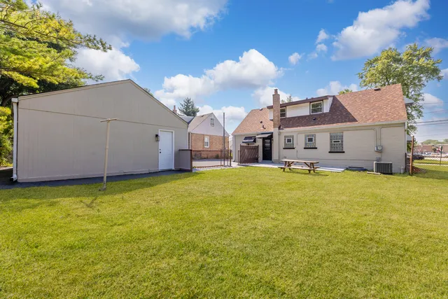 $340,000 | 6856 West Crandall Avenue, Worth, IL 60482