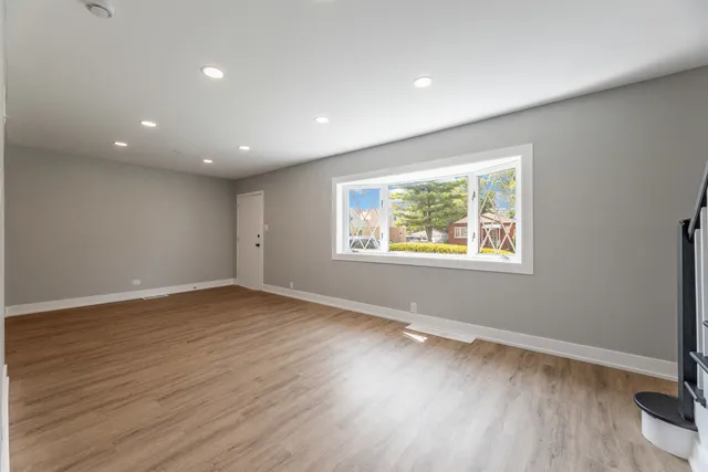 $340,000 | 6856 West Crandall Avenue, Worth, IL 60482