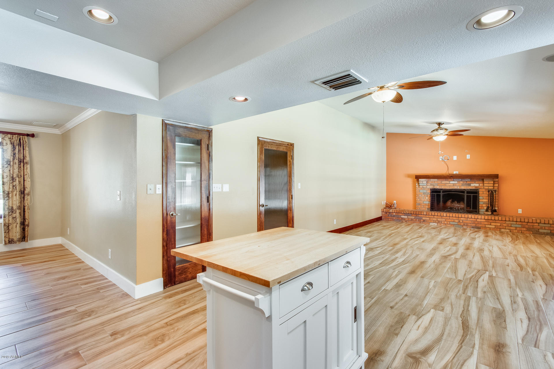 4710 East Redfield Road Phoenix, AZ 85032 - Photo 15 of 38 Kitchen - Great Room & Fireplace