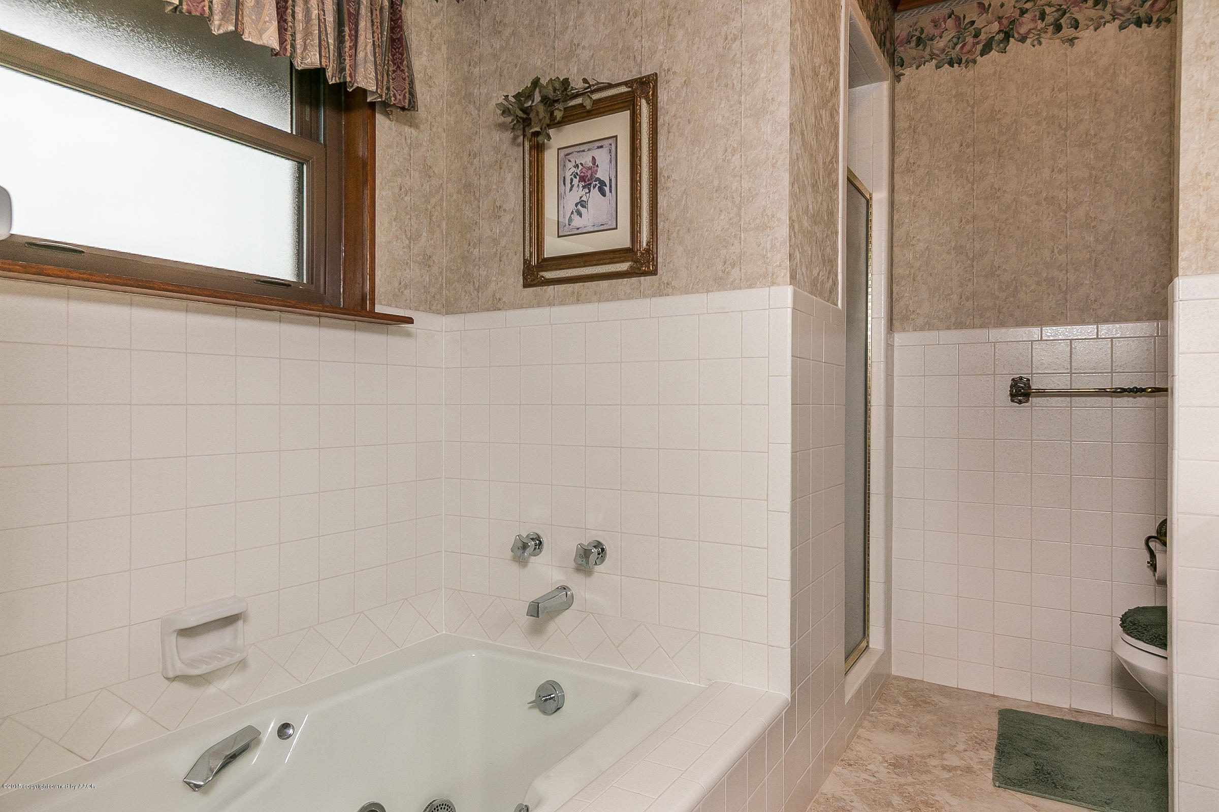 8117 Santa Fe Trail Amarillo, TX 79110 - Photo 16 of 27 a bathroom with a bathtub