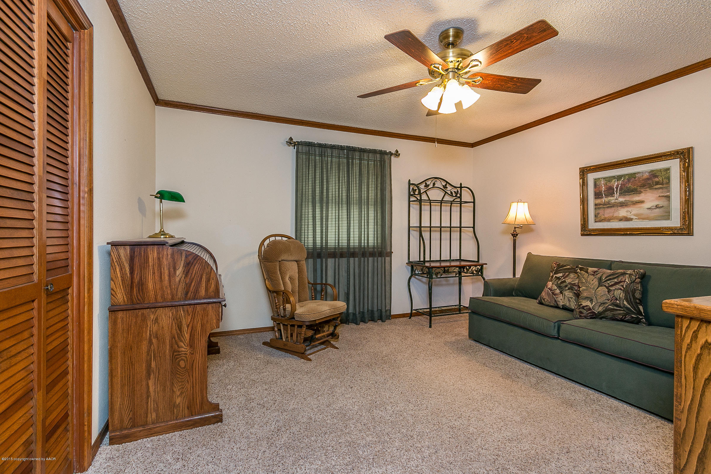 8117 Santa Fe Trail Amarillo, TX 79110 - Photo 17 of 27 a living room with furniture