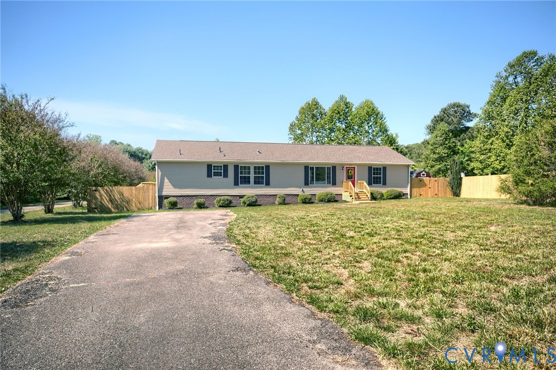 9424 Marlfield Road Gloucester, VA 23061 - Photo 4 of 31 a front view of a house with a yard