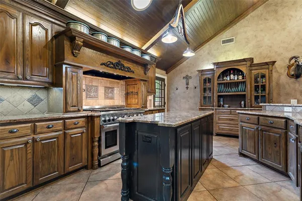 $1,345,000 | 19678 County Road 4125, Lindale, TX 75771