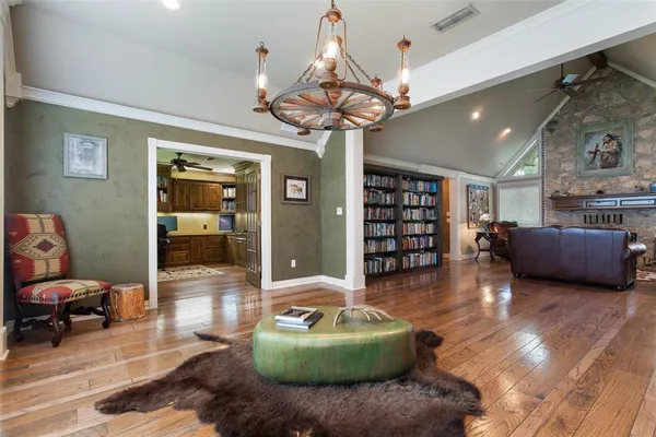 $1,345,000 | 19678 County Road 4125, Lindale, TX 75771