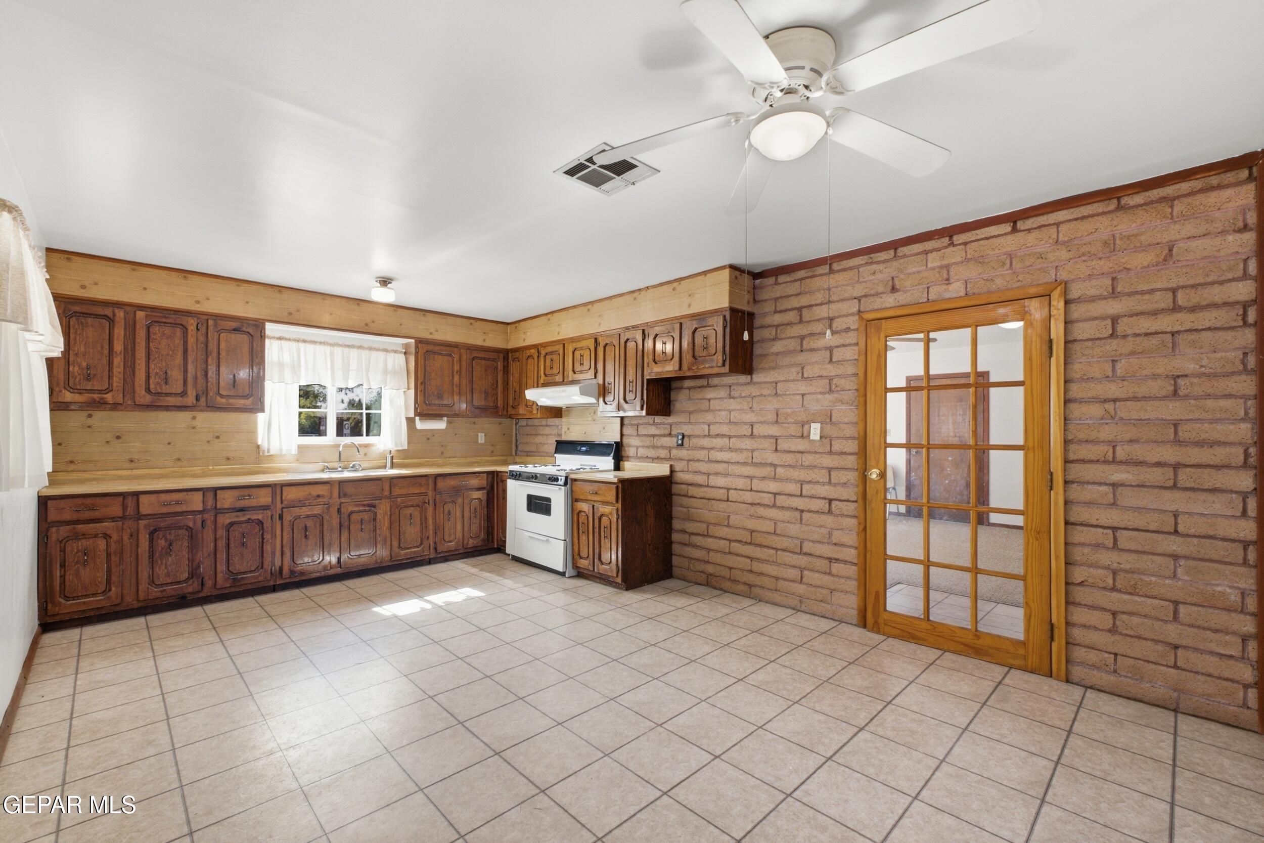 185 Elfego Road Anthony, NM 88021 - Photo 6 of 35 14_dsc06074