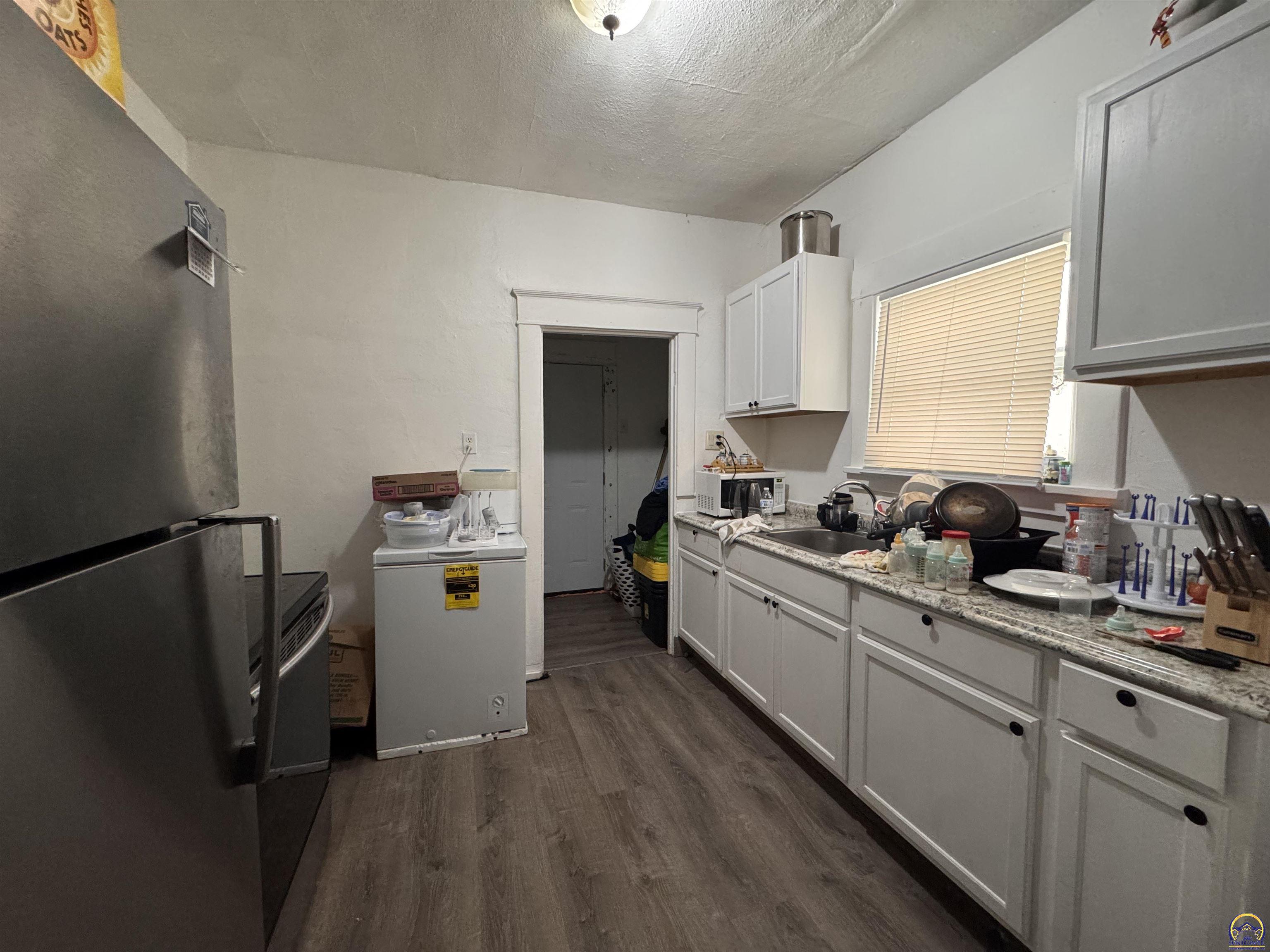 216 Southeast Lake Street Topeka, KS 66607 - Photo 5 of 9