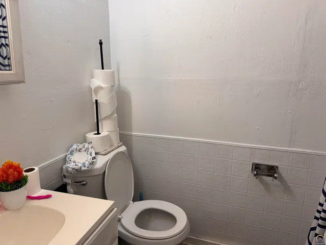 $60,000 | 216 Southeast Lake Street, Topeka, KS 66607