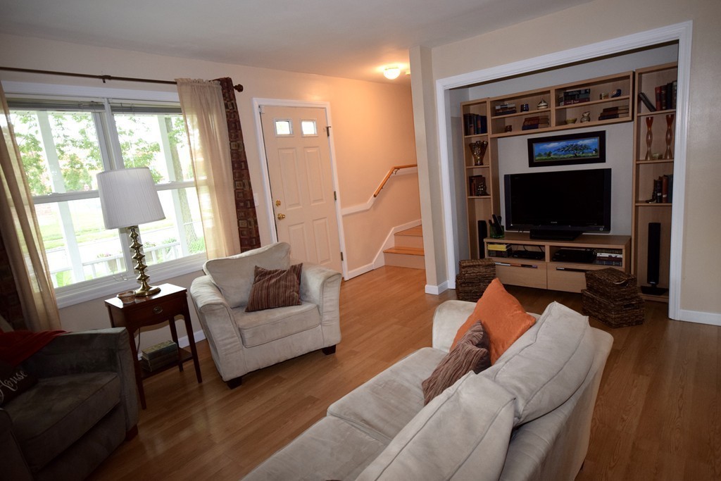 89 Hyde Avenue Springfield, MA 01107 - Photo 4 of 26 Gallery Image 4
