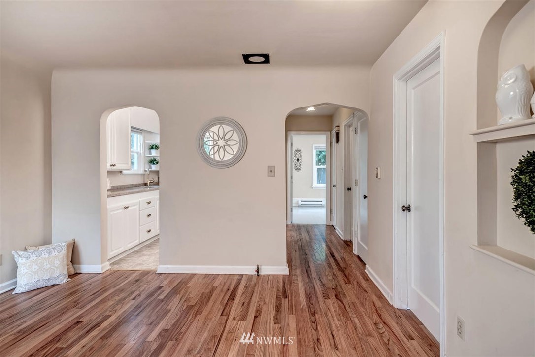 232 Pelly Avenue North Renton, WA 98057 - Photo 4 of 24 Gallery Image 4