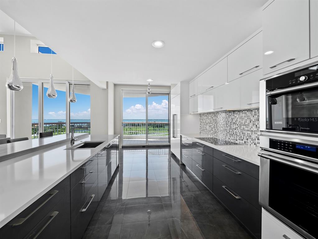 455 Longboat Club Road, Unit PH8 Longboat Key, FL 34228 - Photo 26 of 32