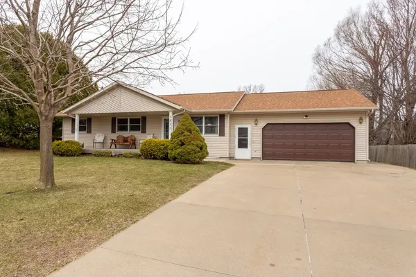 $259,999 | 1810 15th Street, Hazel Green, WI 53811