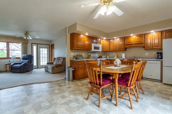 $259,999 | 1810 15th Street, Hazel Green, WI 53811