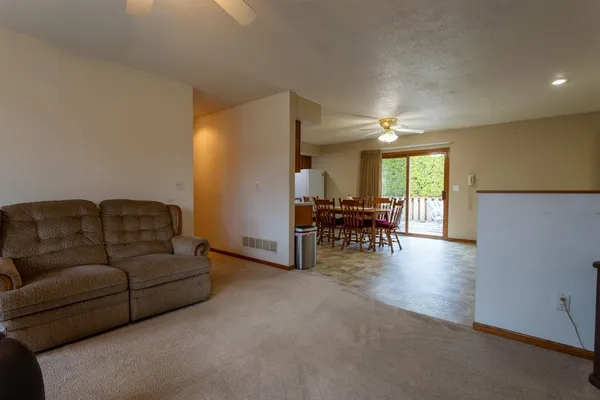 $259,999 | 1810 15th Street, Hazel Green, WI 53811