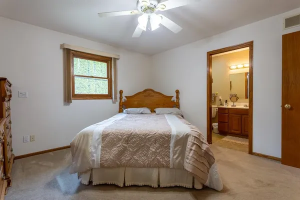 $259,999 | 1810 15th Street, Hazel Green, WI 53811