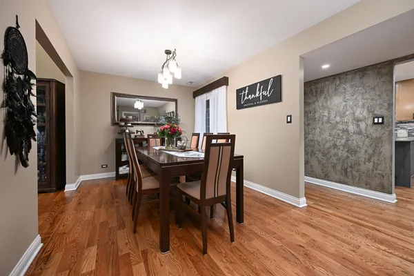 $439,000 | 136 South Lawford Court, Bloomingdale, IL 60108
