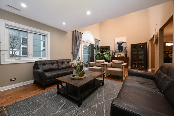 $439,000 | 136 South Lawford Court, Bloomingdale, IL 60108