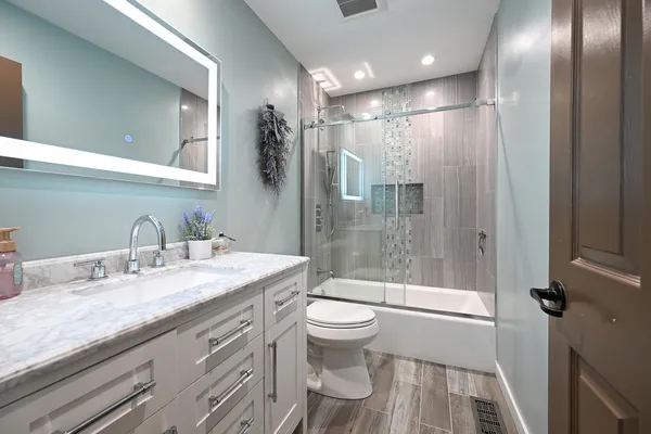$439,000 | 136 South Lawford Court, Bloomingdale, IL 60108