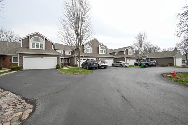 $439,000 | 136 South Lawford Court, Bloomingdale, IL 60108