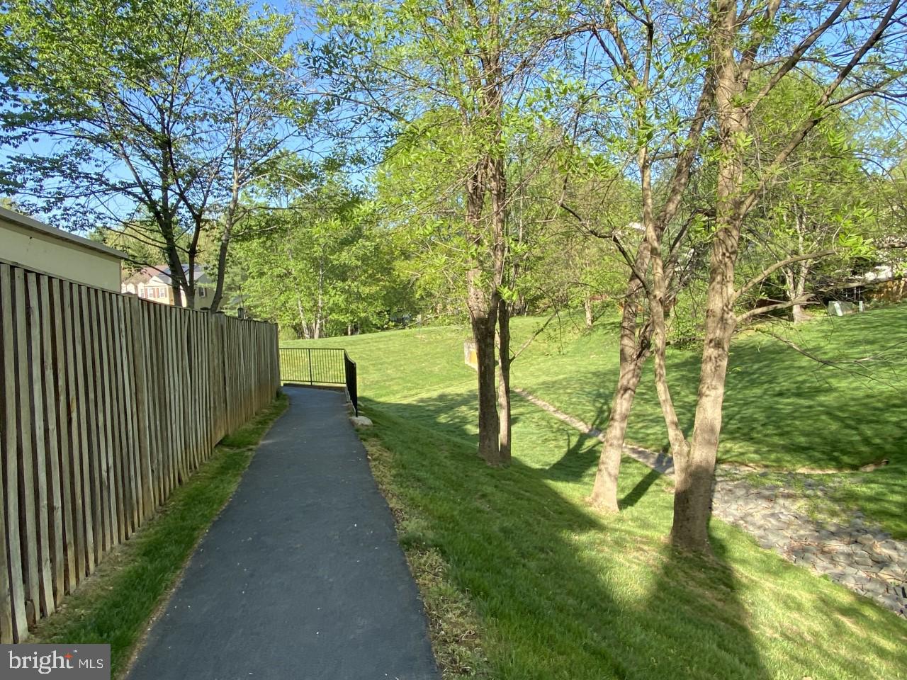 4831 Carriagepark Road Fairfax, VA 22032 - Photo 4 of 4