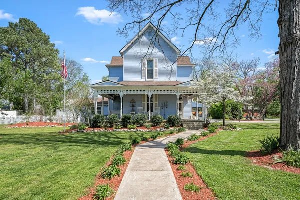 $989,000 | 202 High Street, Bell Buckle, TN 37020