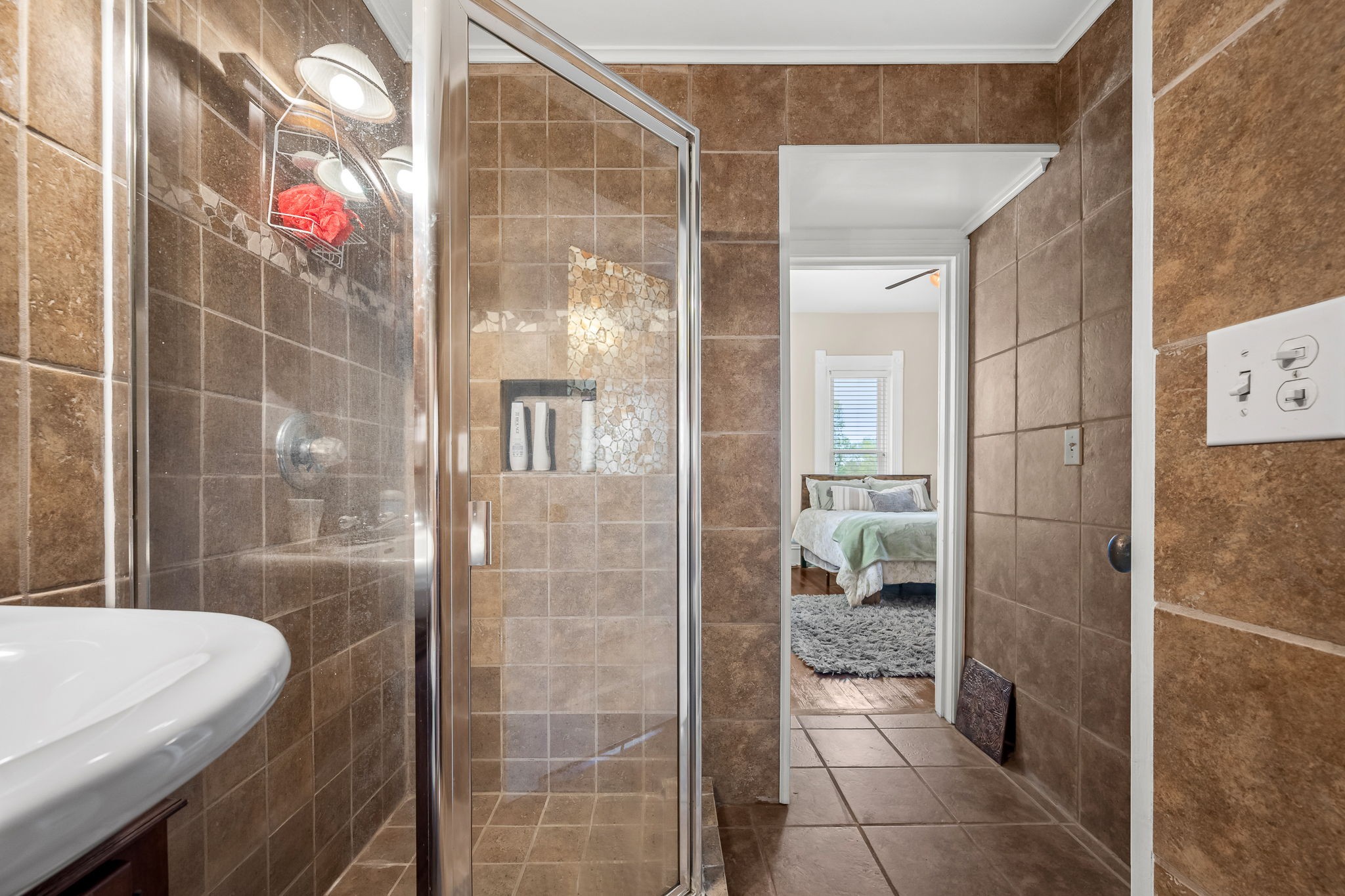 202 High Street Bell Buckle, TN 37020 - Photo 21 of 93 a bathroom with a bathtub and shower