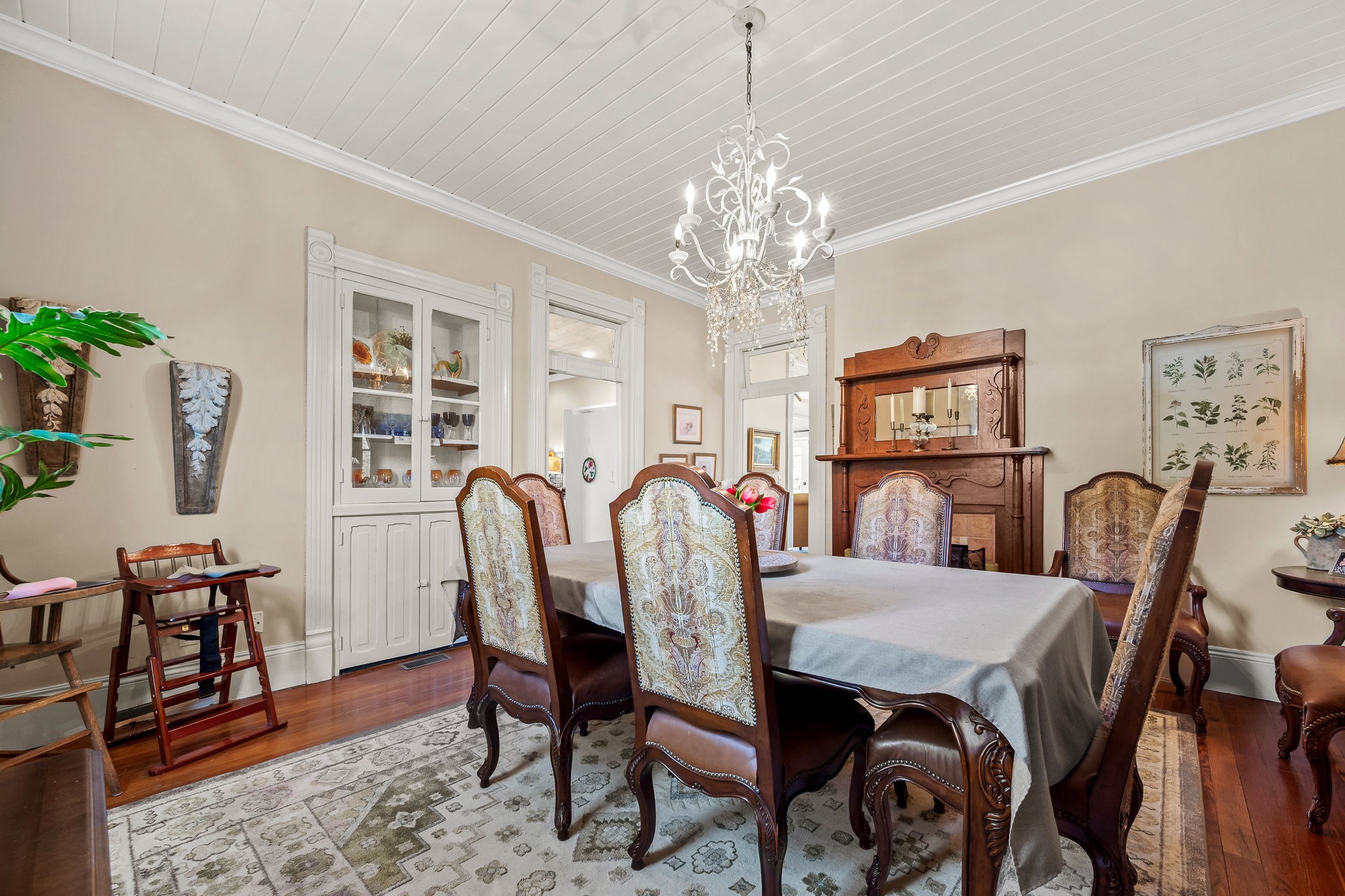 202 High Street Bell Buckle, TN 37020 - Photo 37 of 93 a view of a dining room with furniture a chandelier and wooden floor