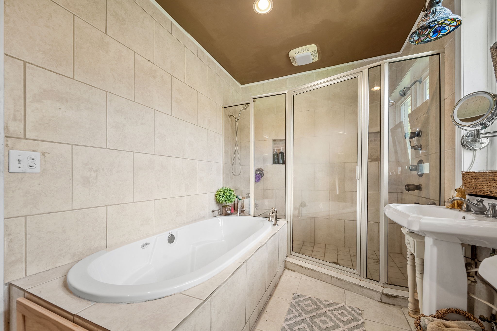 202 High Street Bell Buckle, TN 37020 - Photo 60 of 93 a bathroom with a tub a sink and a mirror