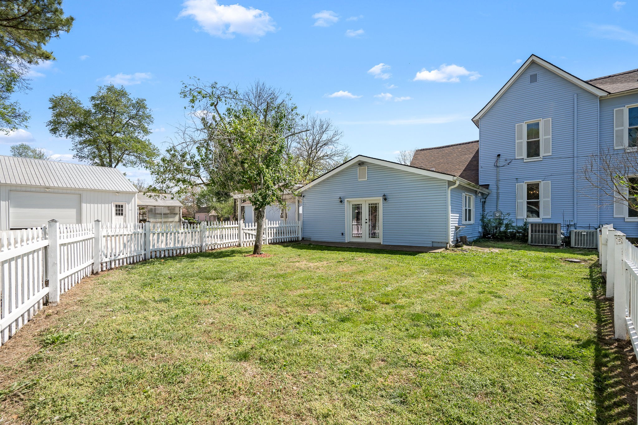 202 High Street Bell Buckle, TN 37020 - Photo 68 of 93 a house view with a garden space