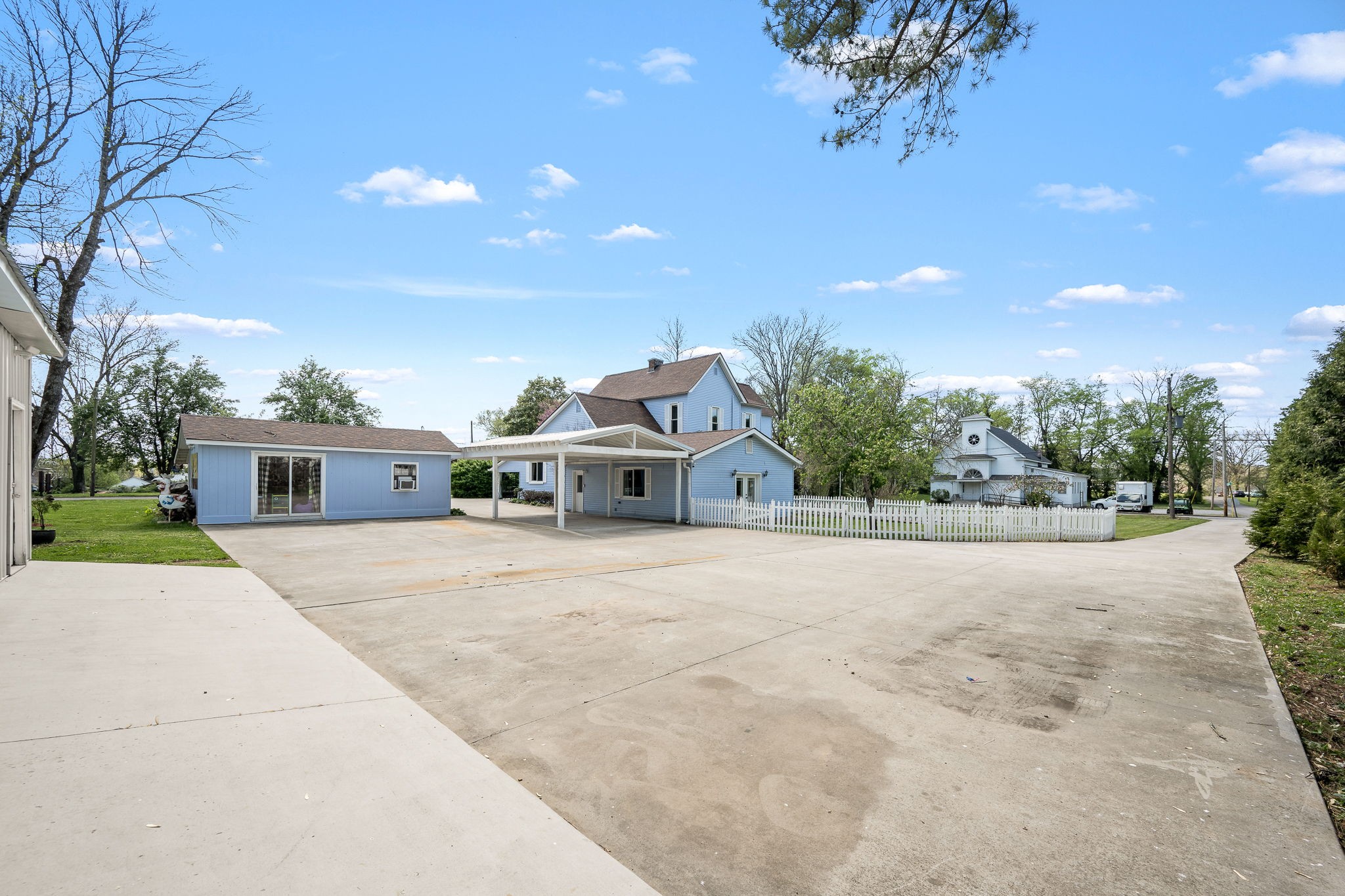 202 High Street Bell Buckle, TN 37020 - Photo 76 of 93 a front view of a house with a yard and garage