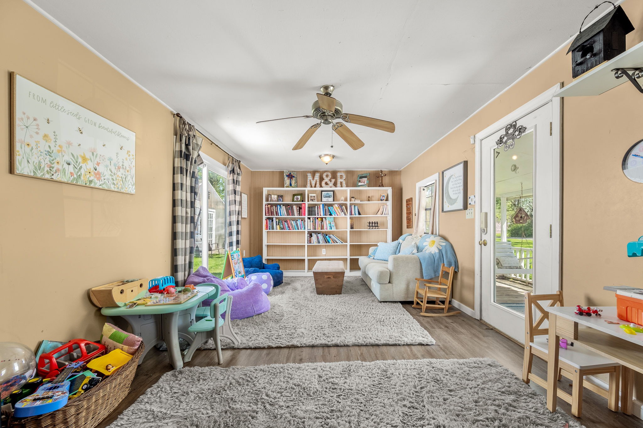 202 High Street Bell Buckle, TN 37020 - Photo 87 of 93 a living room with furniture and a large window