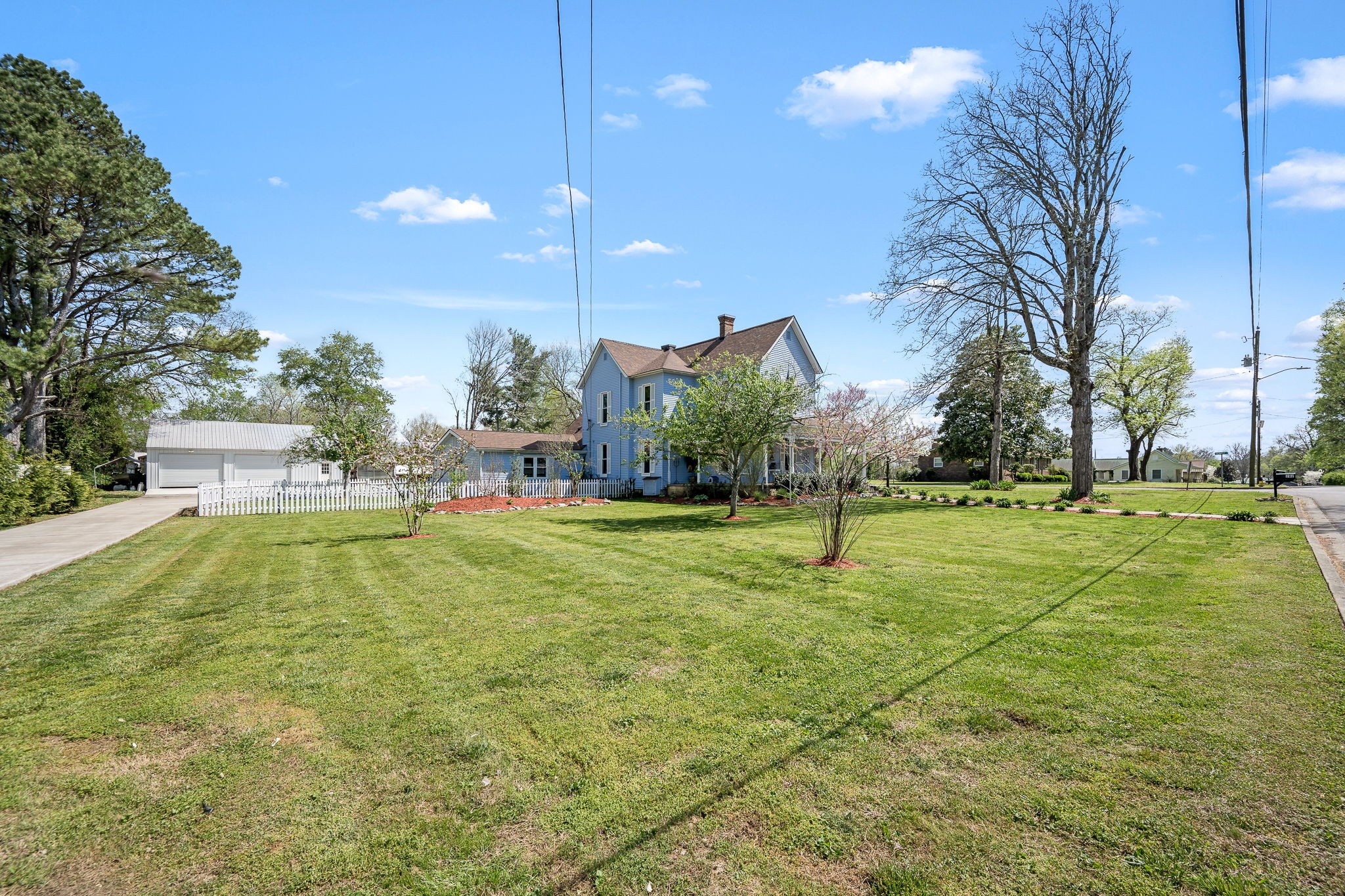 202 High Street Bell Buckle, TN 37020 - Photo 10 of 93 a swimming pool with outdoor seating and yard