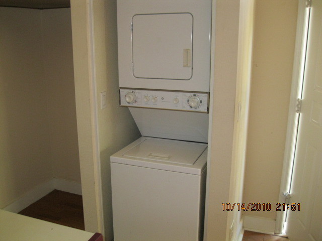 8111 West Wacker Road, Unit 103 Peoria, AZ 85381 - Photo 4 of 10 Laundry Room