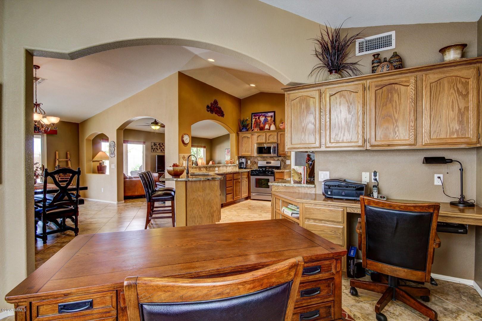 15504 Piccadilly Road Goodyear, AZ 85395 - Photo 20 of 49 Built-In Desk Area