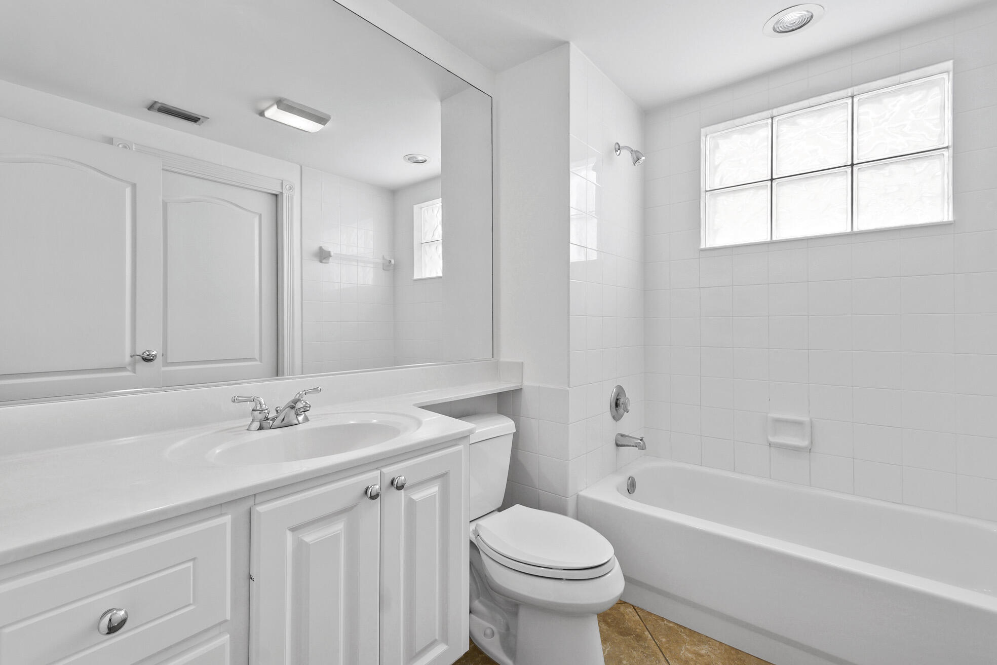 1836 Jeaga Drive Jupiter, FL 33458 - Photo 18 of 25 a bathroom with a sink toilet and bathtub