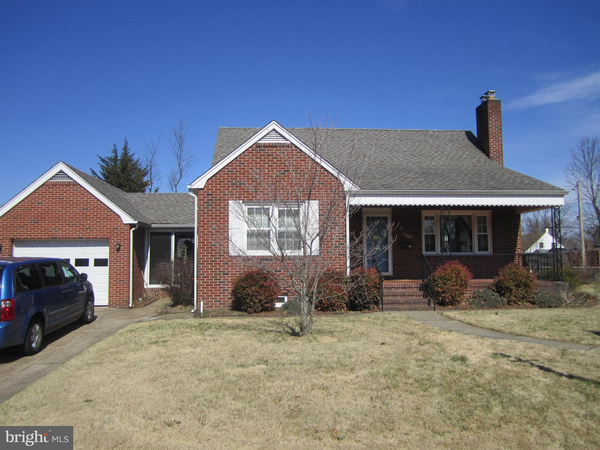582 Forest View Road Linthicum Heights, MD 21090 - Photo 3 of 13 Exterior (Front)