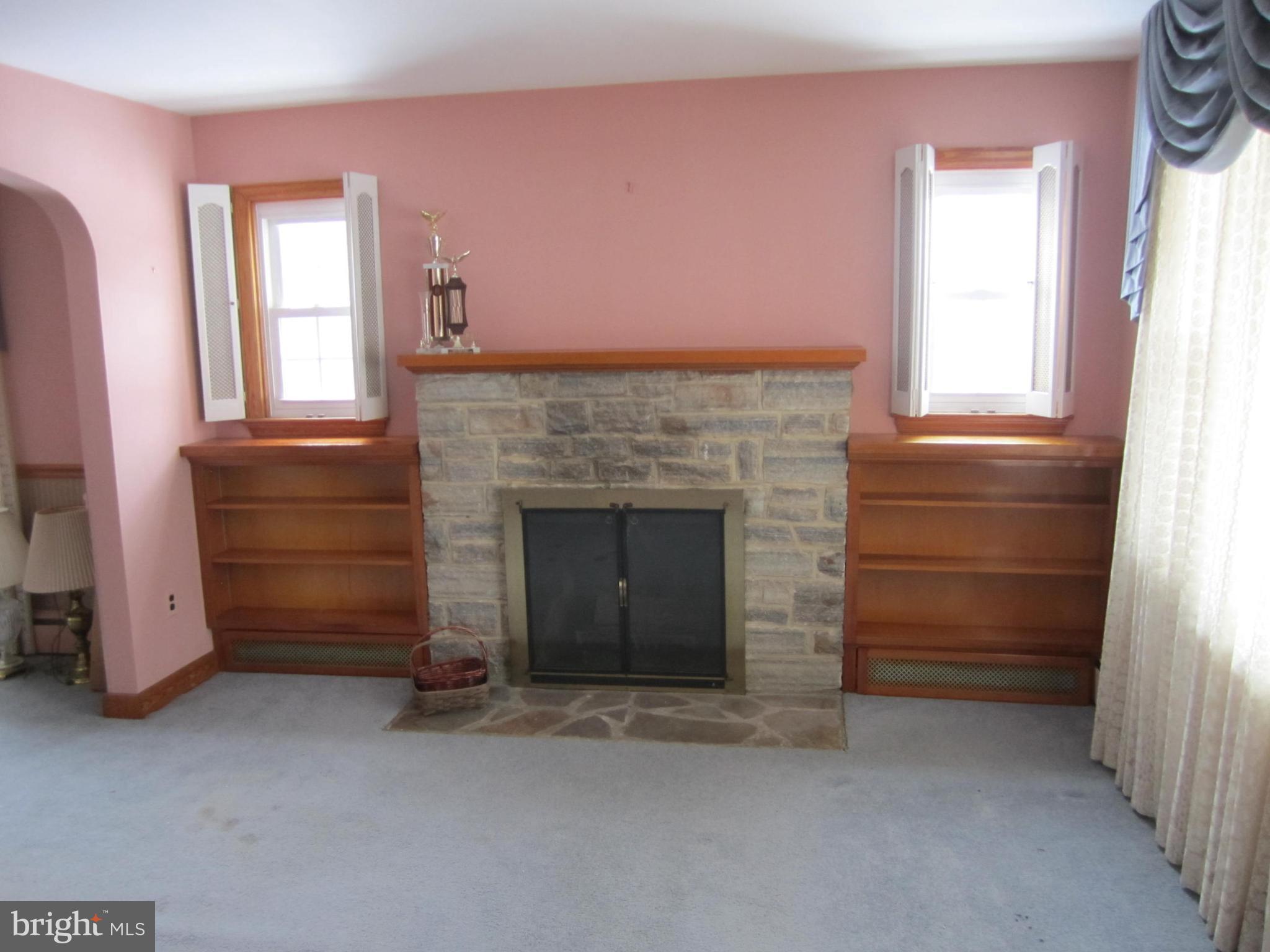 582 Forest View Road Linthicum Heights, MD 21090 - Photo 7 of 13 Living Room