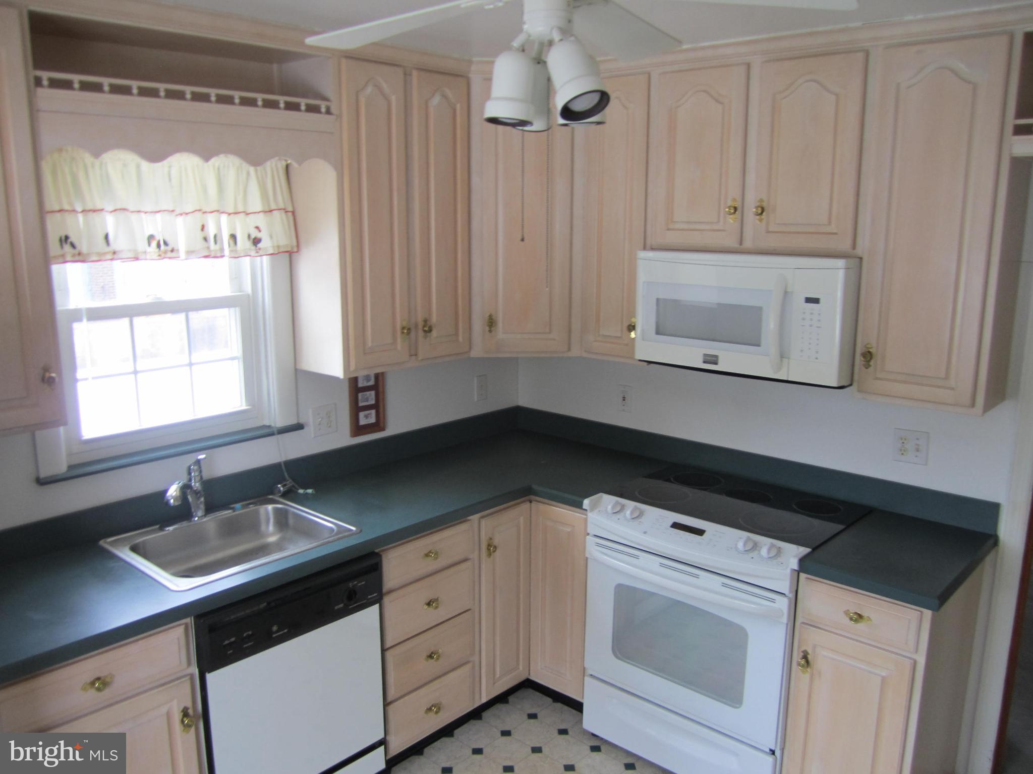 582 Forest View Road Linthicum Heights, MD 21090 - Photo 8 of 13 Kitchen