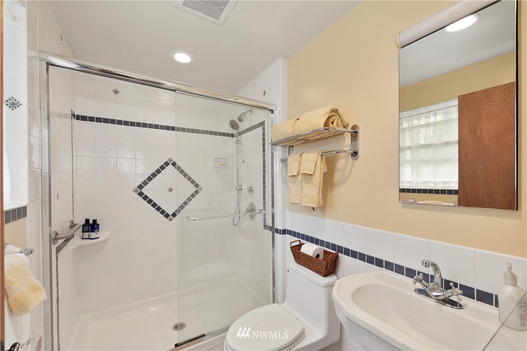707 13th Way Southwest Edmonds, WA 98020 - Photo 11 of 25 Gallery Image 11