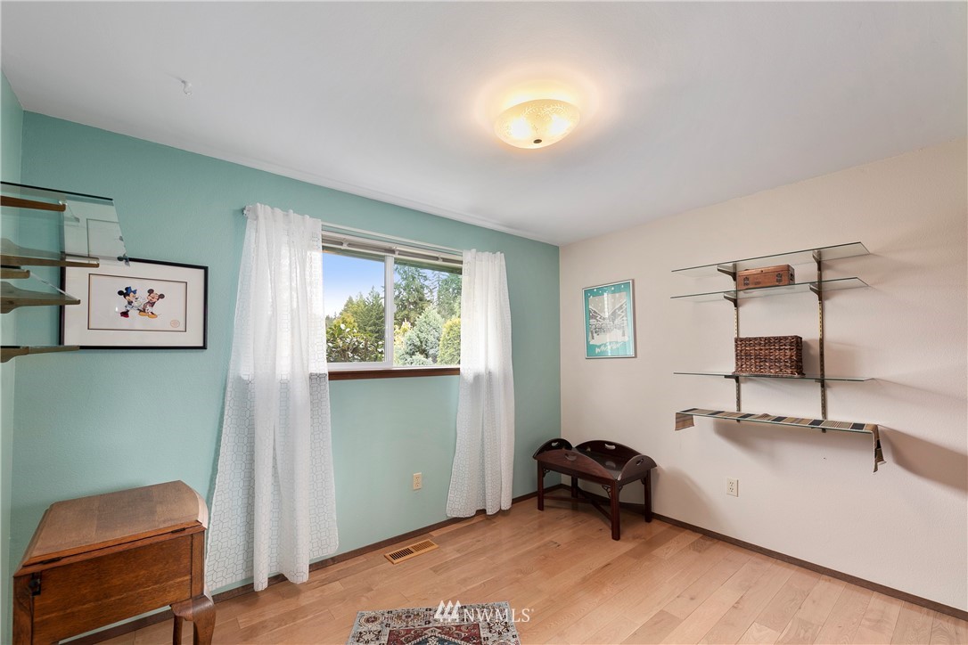 707 13th Way Southwest Edmonds, WA 98020 - Photo 15 of 25 Gallery Image 15