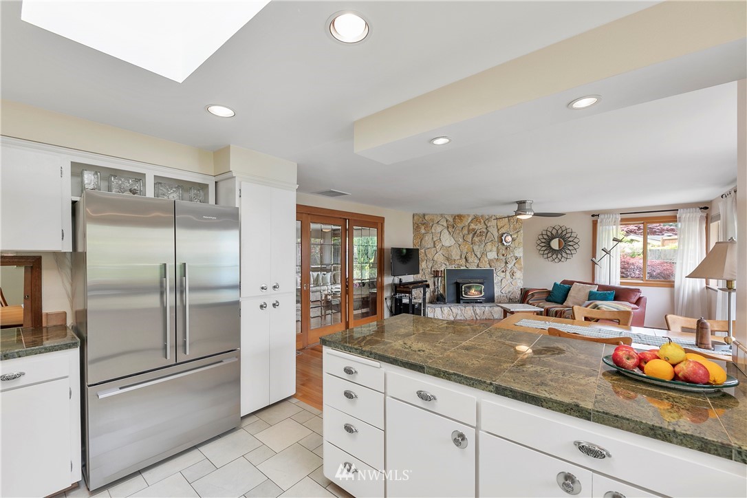 707 13th Way Southwest Edmonds, WA 98020 - Photo 8 of 25 Gallery Image 8